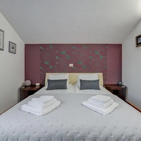 Heni Villa