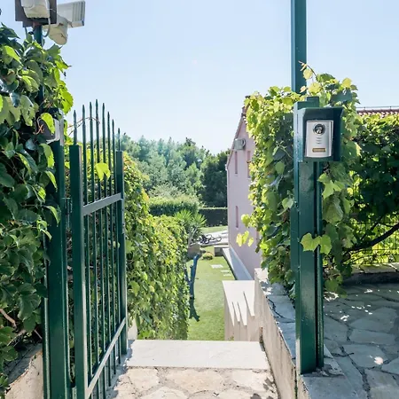 Heni Villa *
